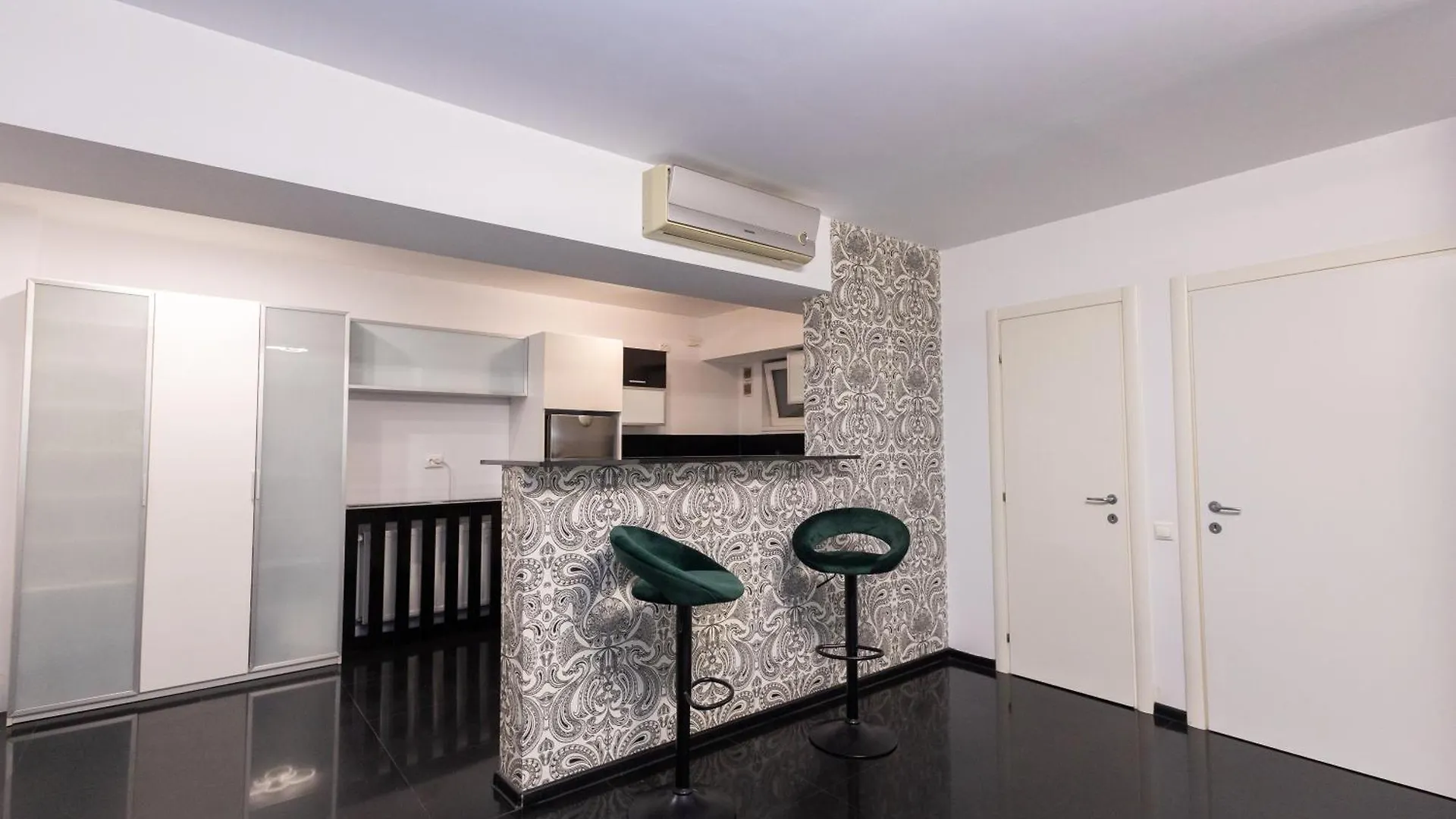 Walter Residence With Free Parking And Self Check-In Bucharest