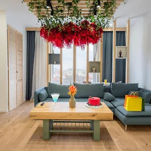 Jungle Escape - Luxe 1-br Haven In Apartament